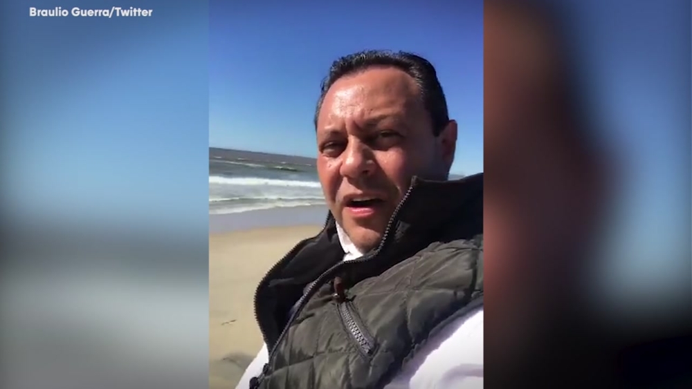 Mexican congressman climbs border fence to prove point about Trump's wall proposal
